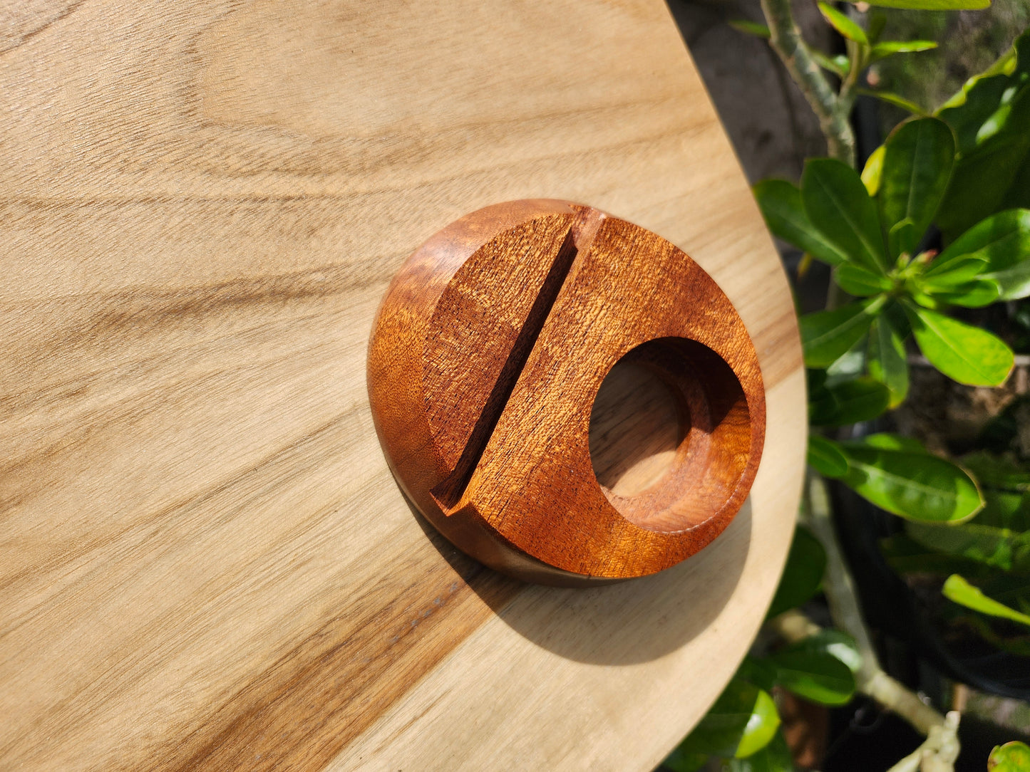 Chamfered Oval with Dab Tool Slot